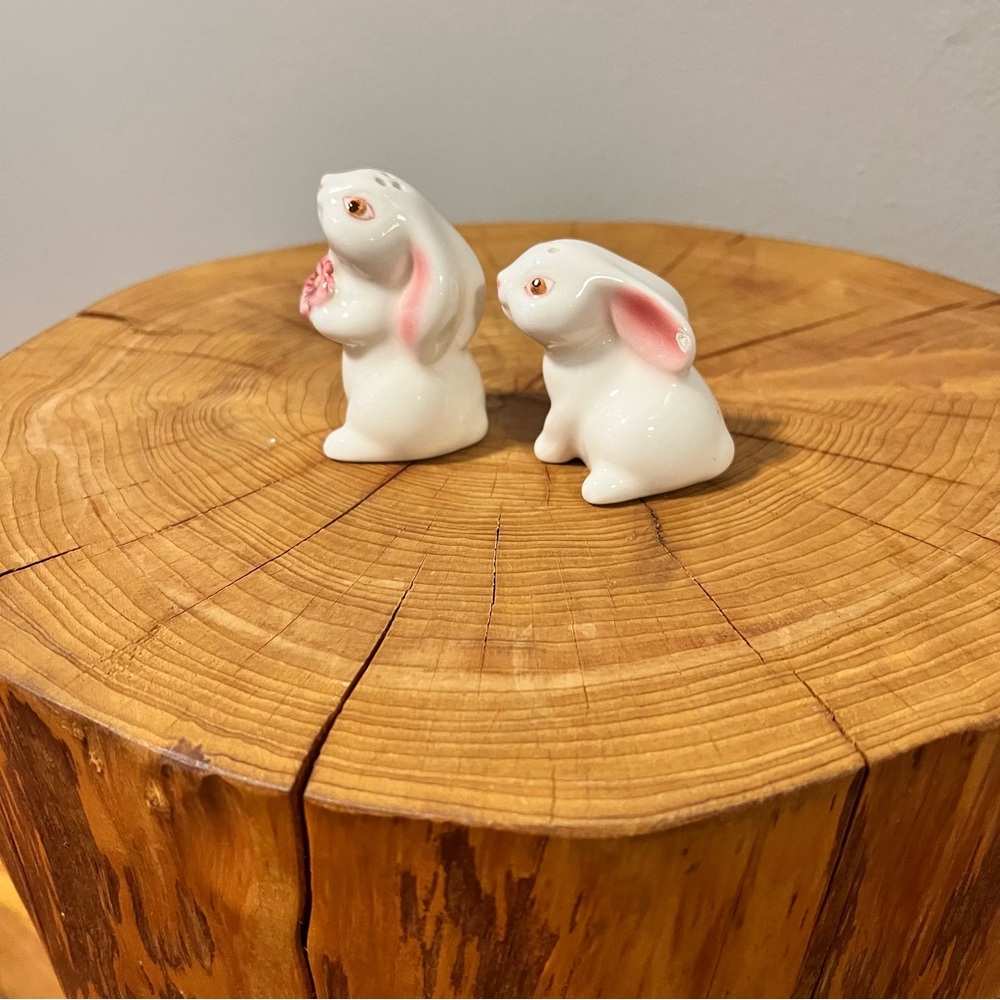 1983 Avon Bunnies - Handpainted Ceramic Salt & Pepper Shakers Spring - See flaw